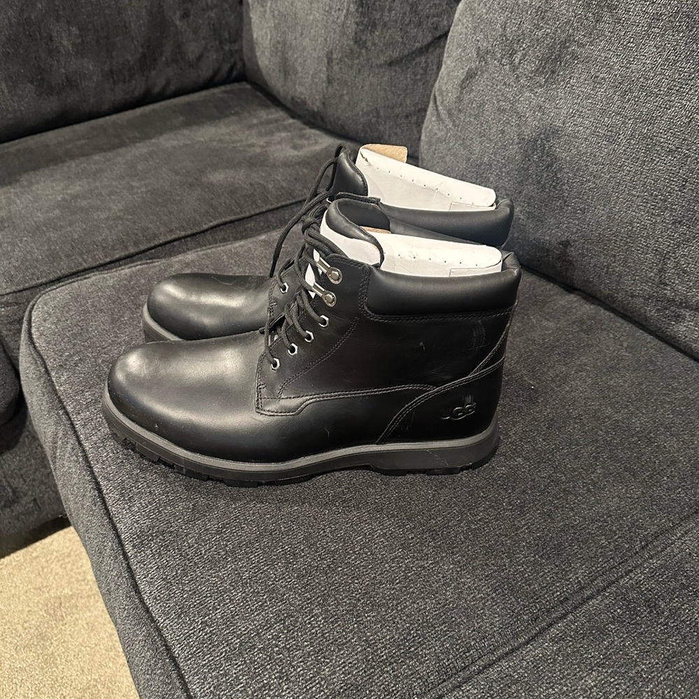 Black Ugg boots